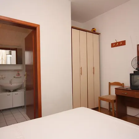 With A Parking Space Jelsa, Hvar - 538 Apartament